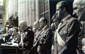 Fóto de Juan Carlos en un discurso de Francisco Franco