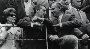 Fóto de Adolfo Suárez presidente del gobierno y Juan Carlos en una corrida de toros